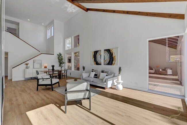 Building Photo - 3 Bedroom, 2.5 Bath Golf Course Home in Guard-Gated Canyon Gate