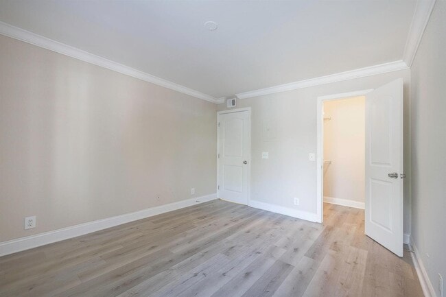 Building Photo - 927 Siesta Key Blvd