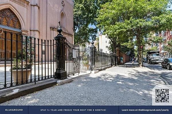 Building Photo - 246 Mott St