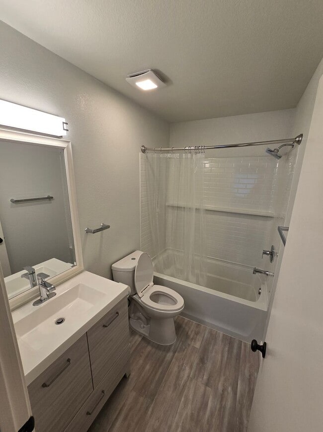 Building Photo - Lovely 3 Bedroom Home in Walnut