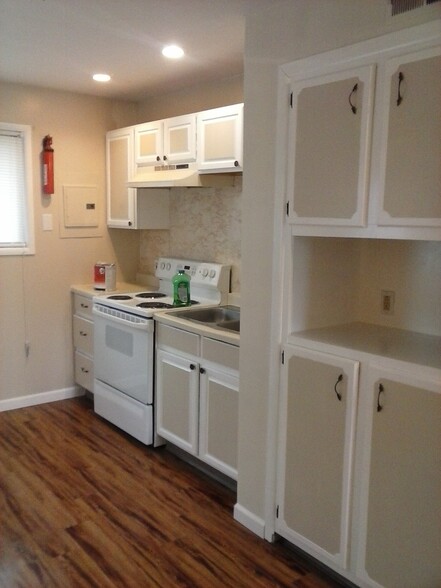 kitchen - 102 Cindy Ln