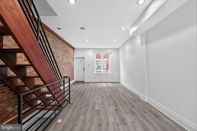 Building Photo - 1302 N Dover St