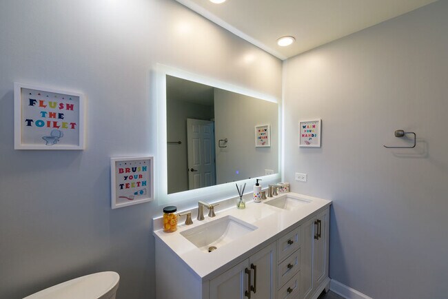 Building Photo - 25037 Brett St