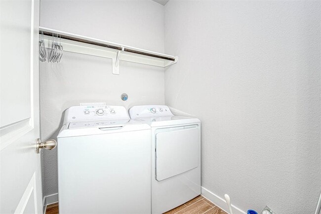 Building Photo - 128 E Cascade Heights Dr
