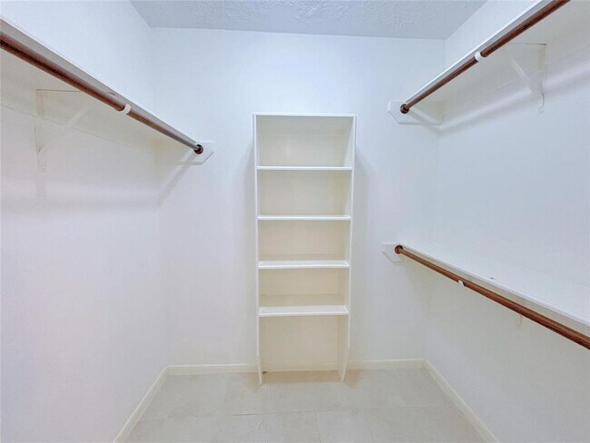 Building Photo - 14718 Atterbury Dr