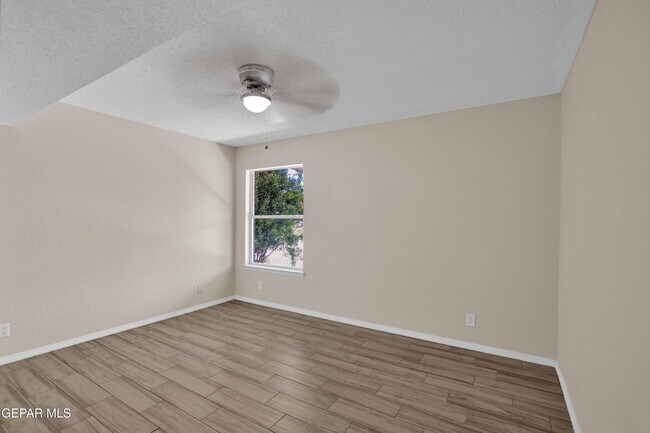 Building Photo - 11816 2 Towers Dr