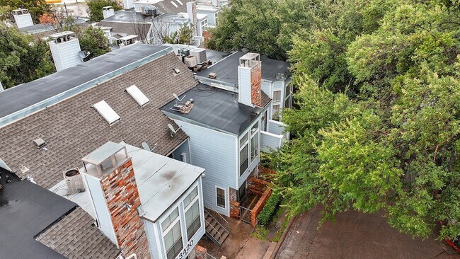 Building Photo - 3420 Country Club Dr W