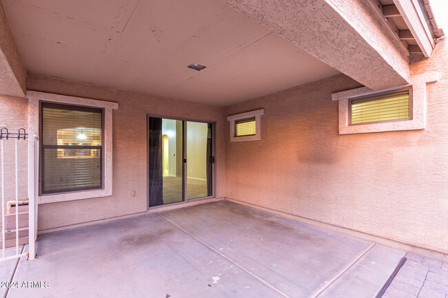 Building Photo - 22219 E Via Del Rancho Rd