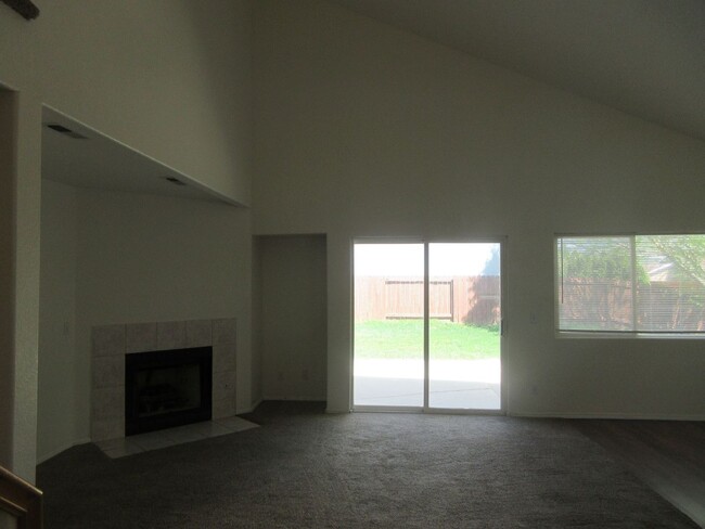Building Photo - 4 Bedroom - 2 bath - Single Family Home in...