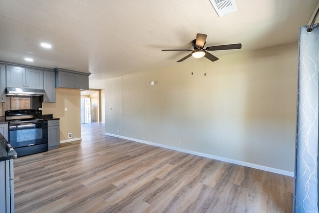 Building Photo - 1525 Jasmine Way