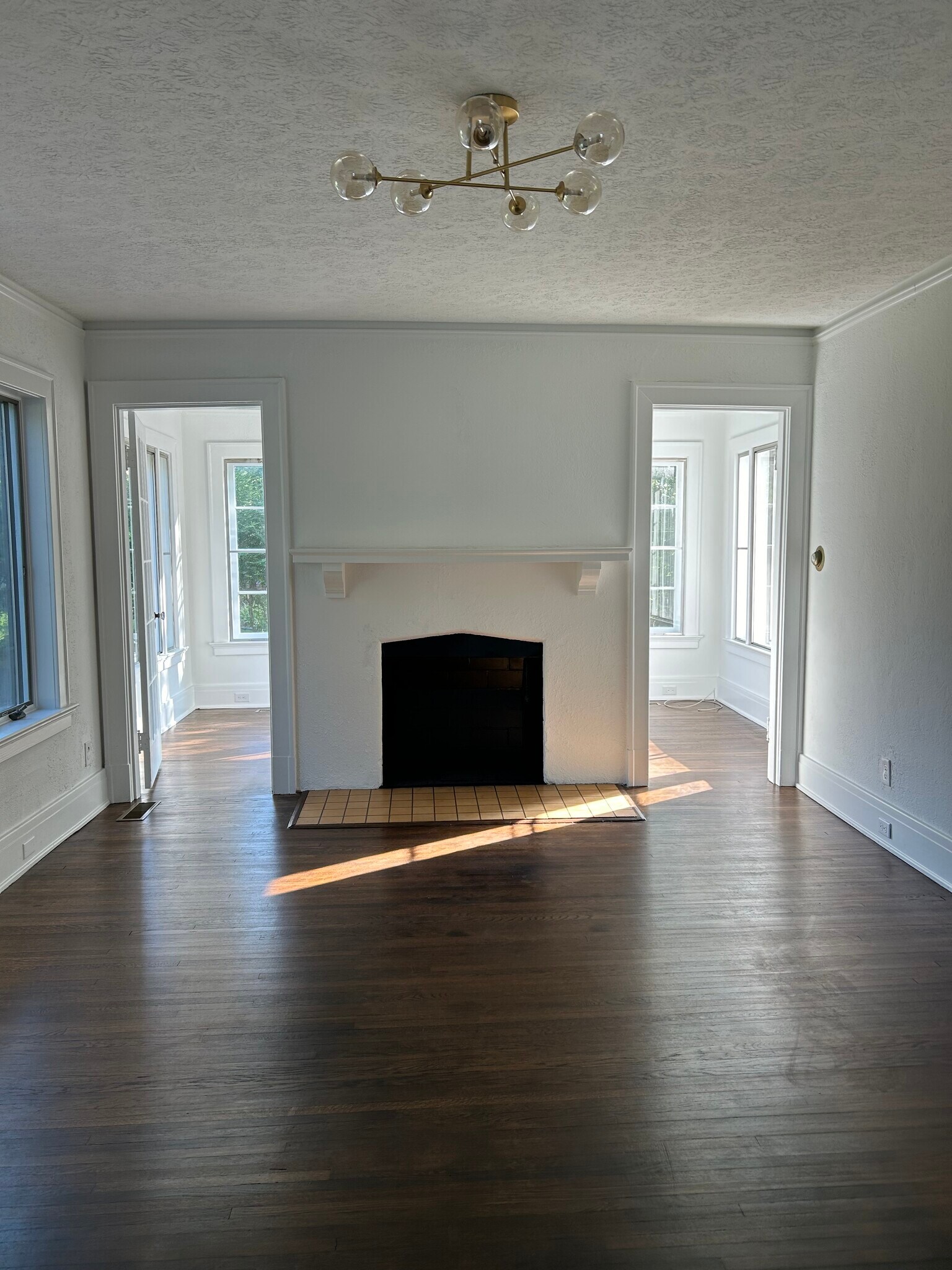 Building Photo - 716 Riverside Dr