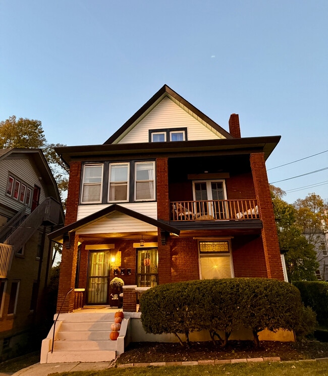 Building Photo - 1628 De Sales Ln