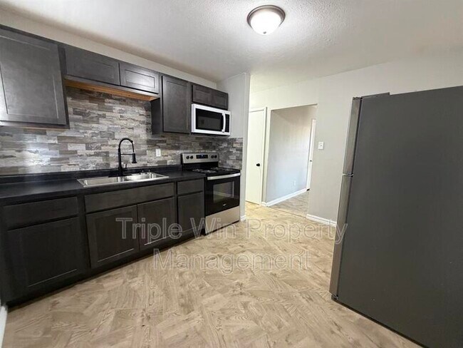 Building Photo - 6811 Brower Ct