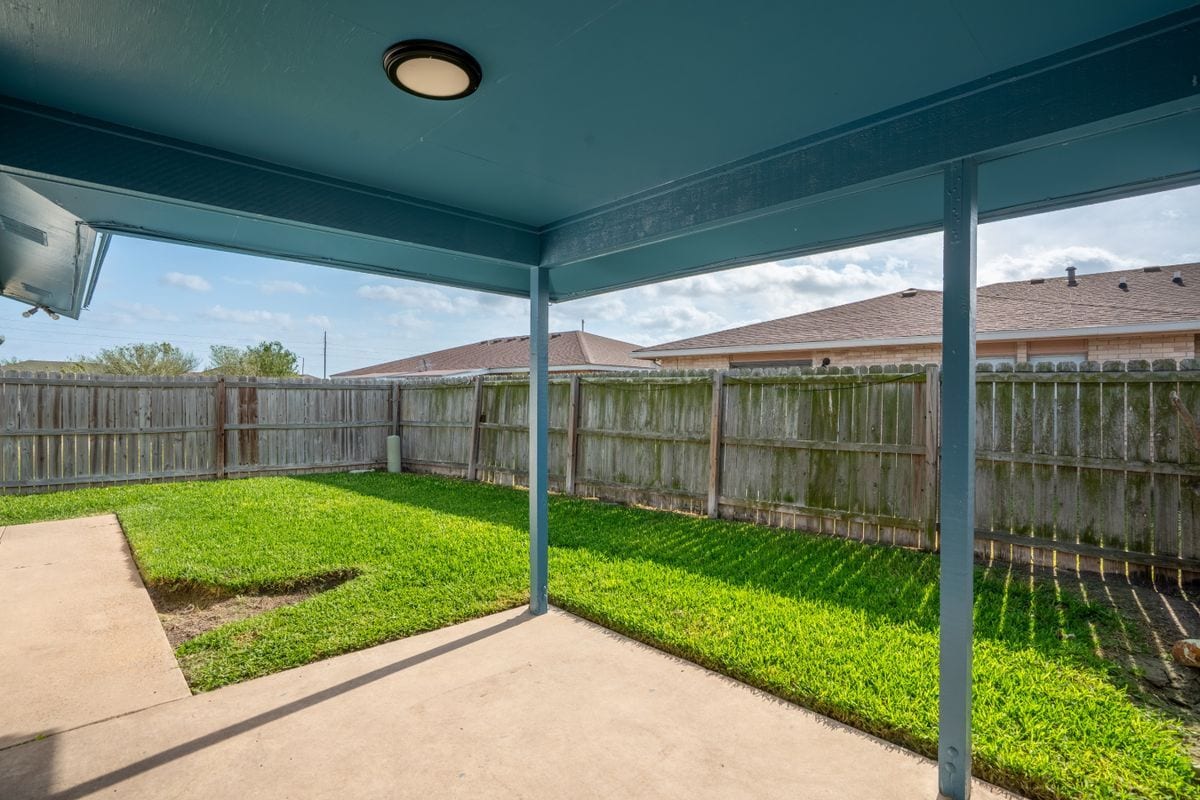 Building Photo - 1307 Lily Ln