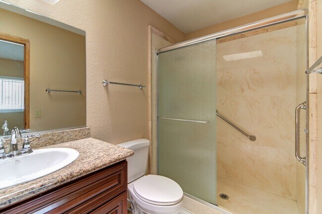 Building Photo - 4651 4 Leaf Clover Dr