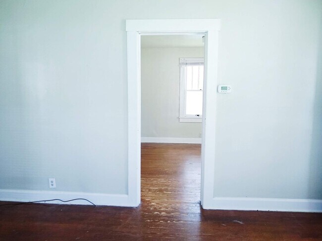 Building Photo - 207 S Clark St