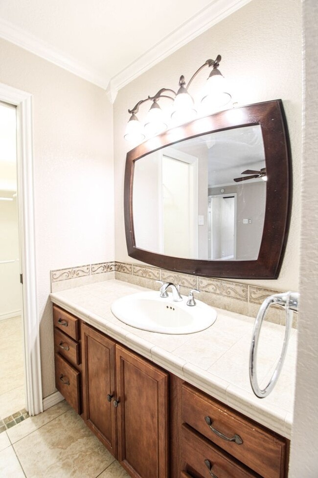Building Photo - 14302 Indian Woods