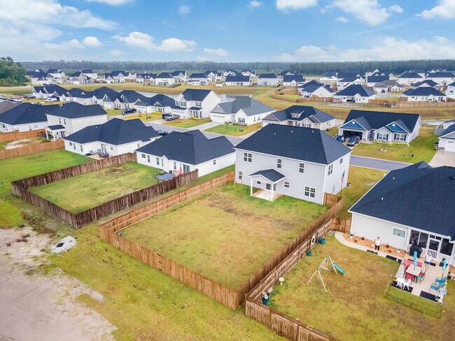 Building Photo - 917 Uplands Ln