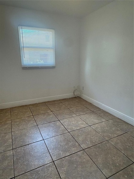 Building Photo - 930 Emerald Dr