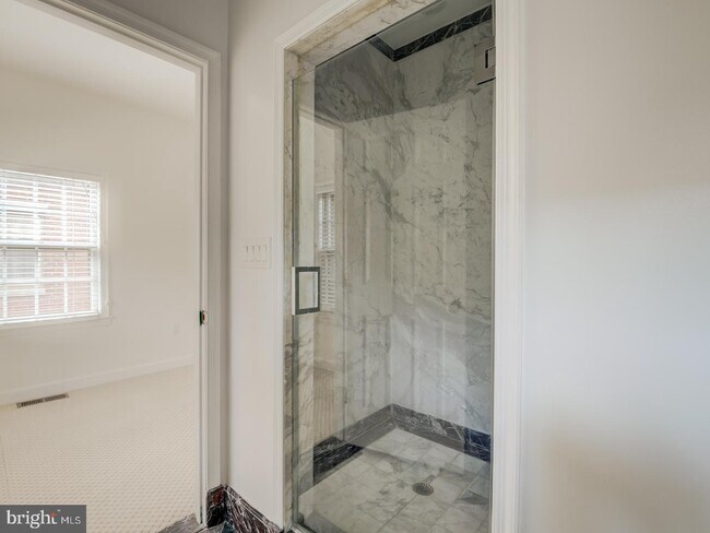 Building Photo - 4354 Westover Pl NW