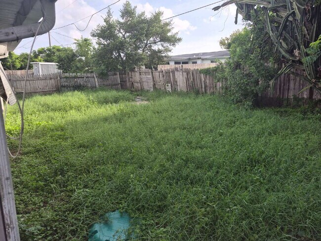 Building Photo - 2-Bed Home in Holiday, FL"