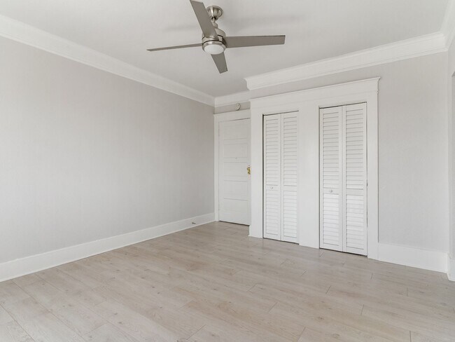 Interior Photo - 338 - 350 E. 7th St.