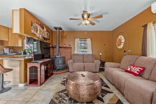 Building Photo - 1716 Cedar St