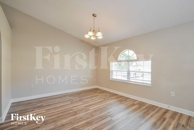 Building Photo - 22 Philmont Ln