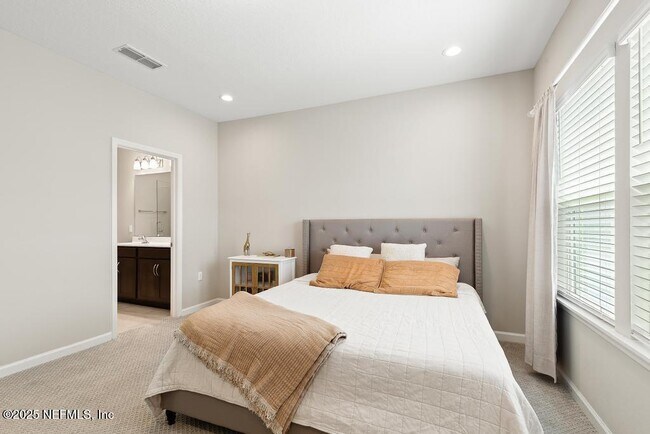 Building Photo - 91 Pinebury Ln