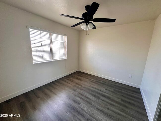 Building Photo - 866 E Morelos St