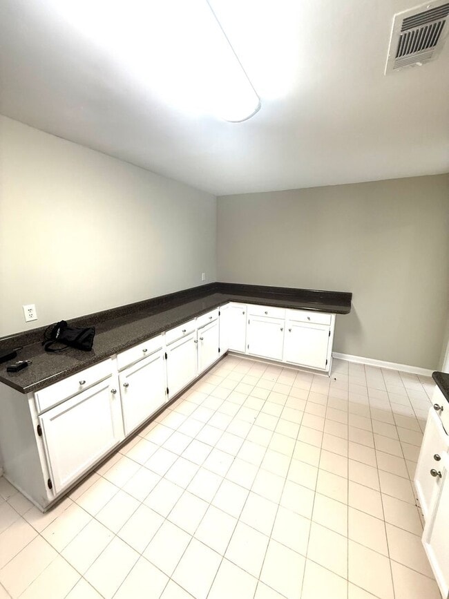 Building Photo - ** Newly renovated 4 bed 2 bath home in Bell Meadows **  Call our self showing number to Schedule...