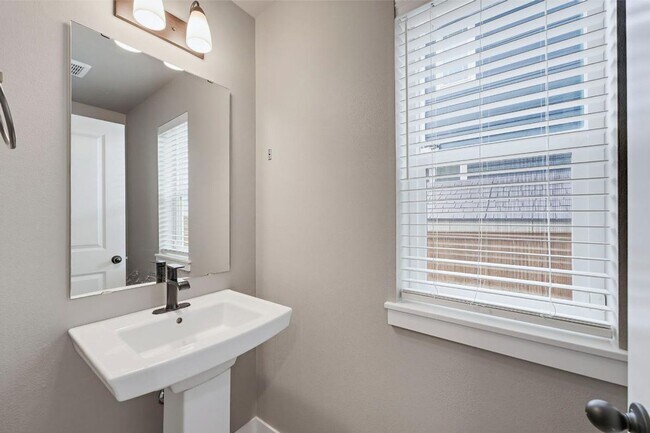 Building Photo - Spacious Newer Lacey Home | 3-Bed Home with A/C, Gas Fireplace, Bonus Loft & Fully Fenced Backyard!