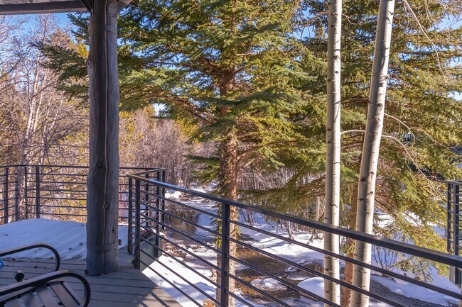 Building Photo - Attached garage! Beautiful views! Heart of...