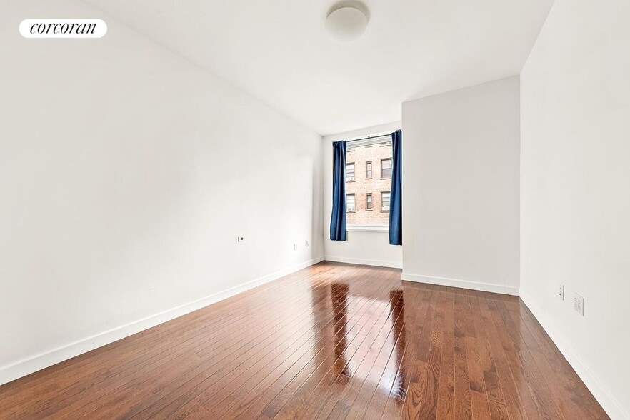 Building Photo - 462 W 58th St