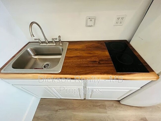 Building Photo - 1240 Plumas St