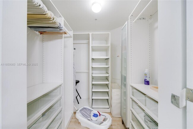 Building Photo - 7910 Harbor Island Dr