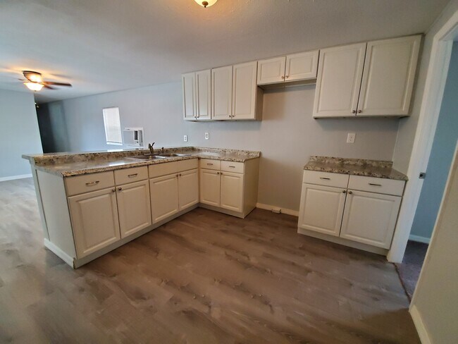 Building Photo - 1871 Cactus Ct