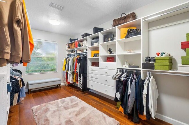 Building Photo - 9271 Madewood Ct