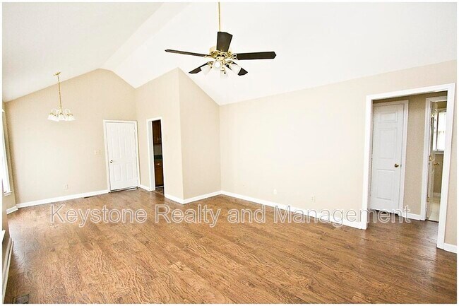 Building Photo - 1770 Crestview Dr