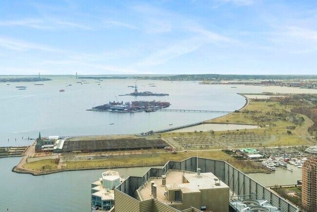 Building Photo - 99 Hudson St