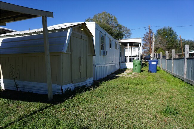 Building Photo - 8979 Gladewood