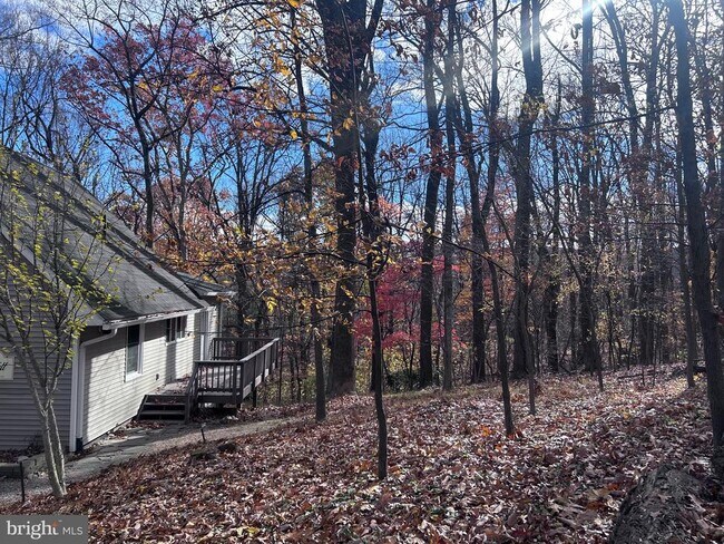 Building Photo - 132 Pinecrest Ln