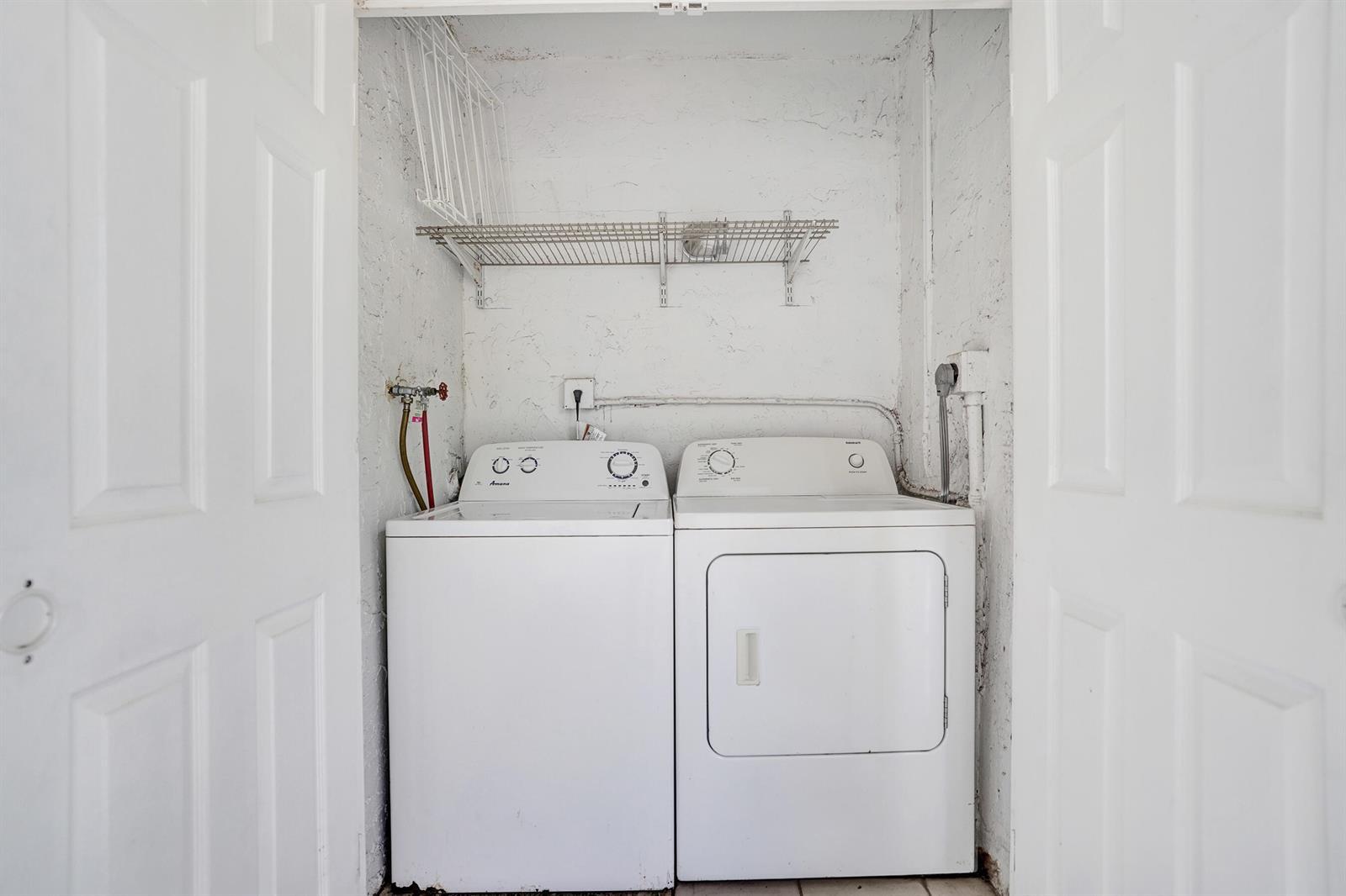 Building Photo - 10585 Royal Palm Blvd