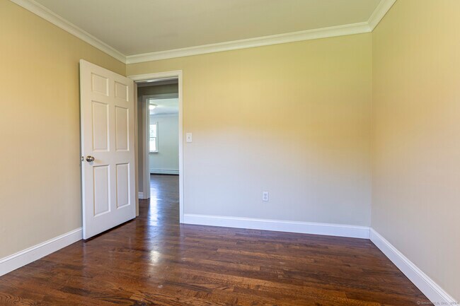 Building Photo - 73 Paschal Dr