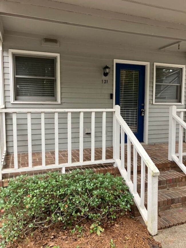 Building Photo - 121 Wrightsville West