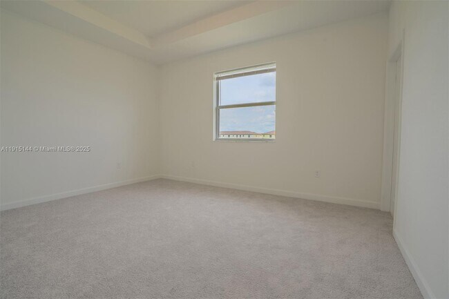 Building Photo - 2752 SE 26th Ave