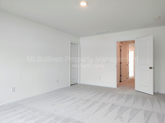 Building Photo - 875 Pilot St