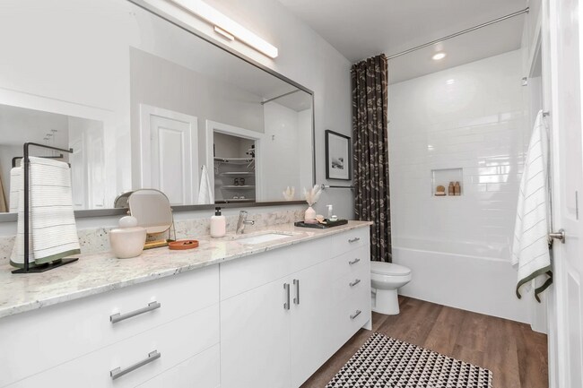 Building Photo - 2 Bed for $1,845 + 2 Months Free & $500 Lo...