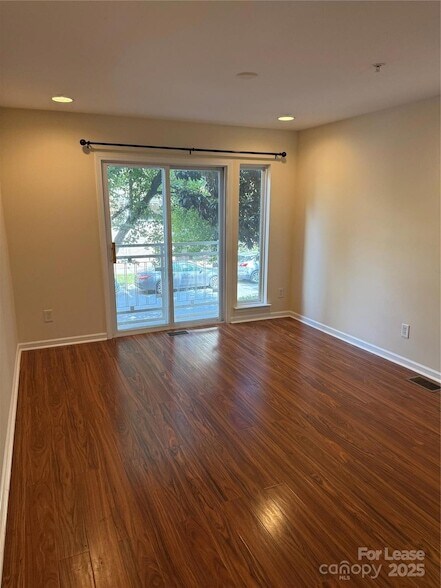 Building Photo - 620 Raphael Place