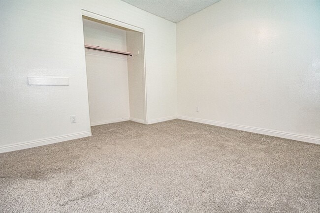 Building Photo - 8644 Frankfort St